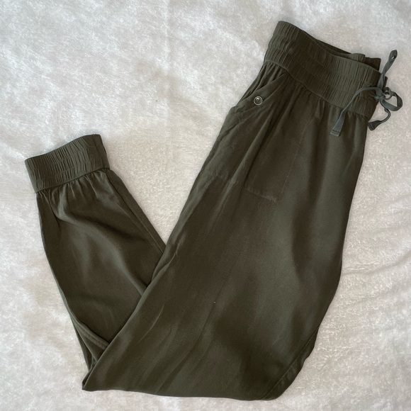 Aritzia TNA Olive Azure Joggers - Picture 2 of 5